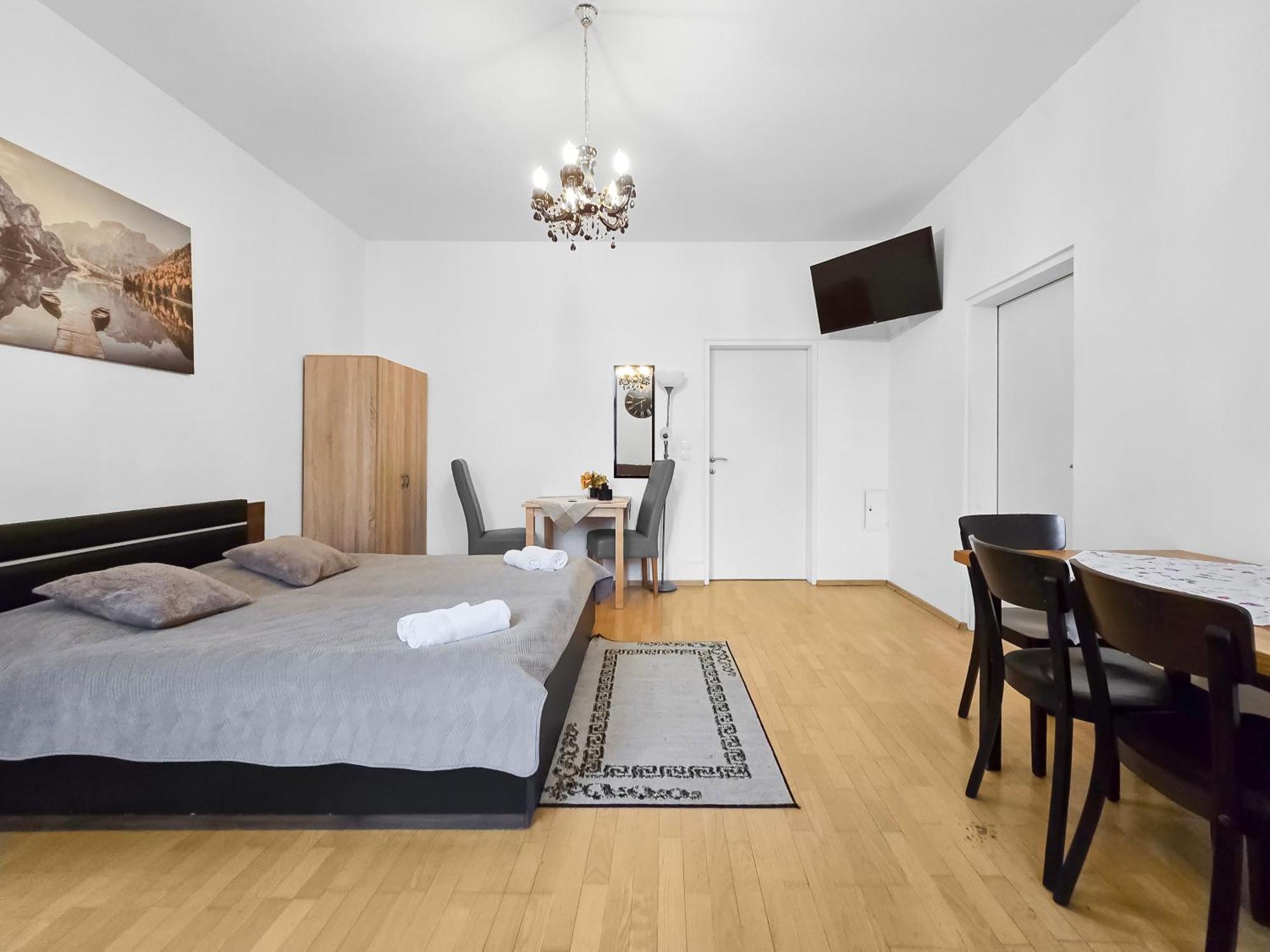 וינה Three King-Size Beds, Three Bedrooms מראה חיצוני תמונה